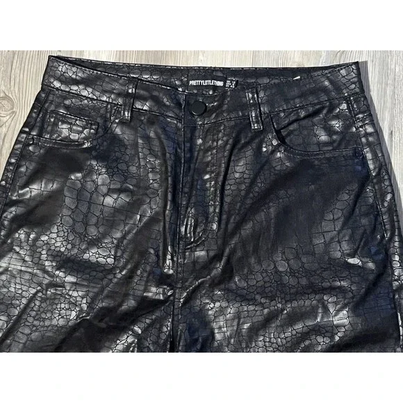 PrettyLittleThing Women’s Size 8 Black Coated  Croc Denim Straight Jeans - Picture 5 of 10